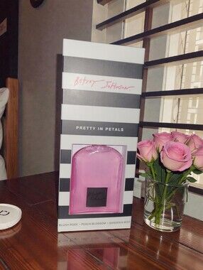 Betsey Johnson Pretty in Petals Reed Diffuser- 100ml